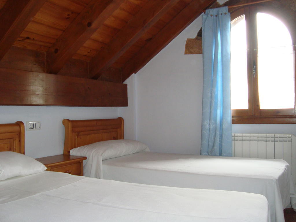 Apartamentos Saila Castejón de Sos Oda fotoğraf